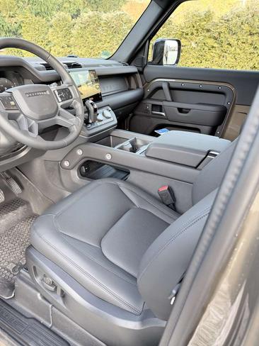 Land Rover Defender 90 D250 X-Dynamic SE — photo 10