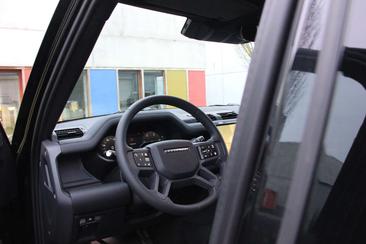 Land Rover Defender 110 X-Dynamic SE 3.0 D D200 — photo 11