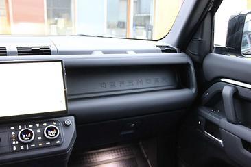 Land Rover Defender 110 X-Dynamic SE 3.0 D D200 — photo 15