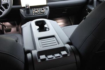 Land Rover Defender 110 X-Dynamic SE 3.0 D D200 — photo 17