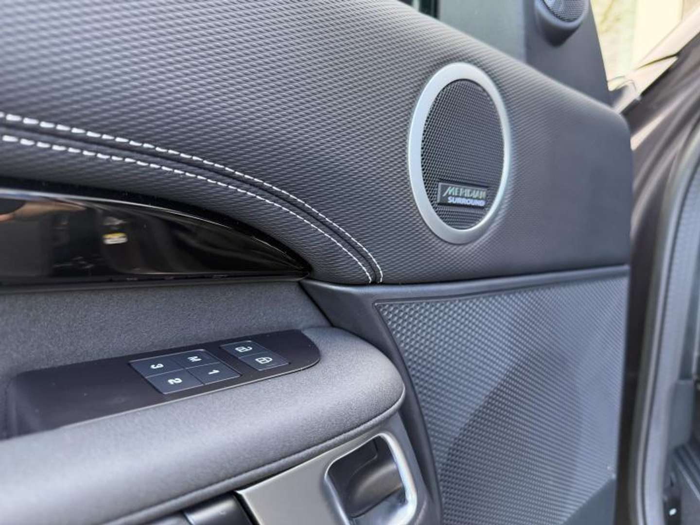 Land Rover Discovery Metropolitan Edition D300 - 2025 - Joinsteer - #8