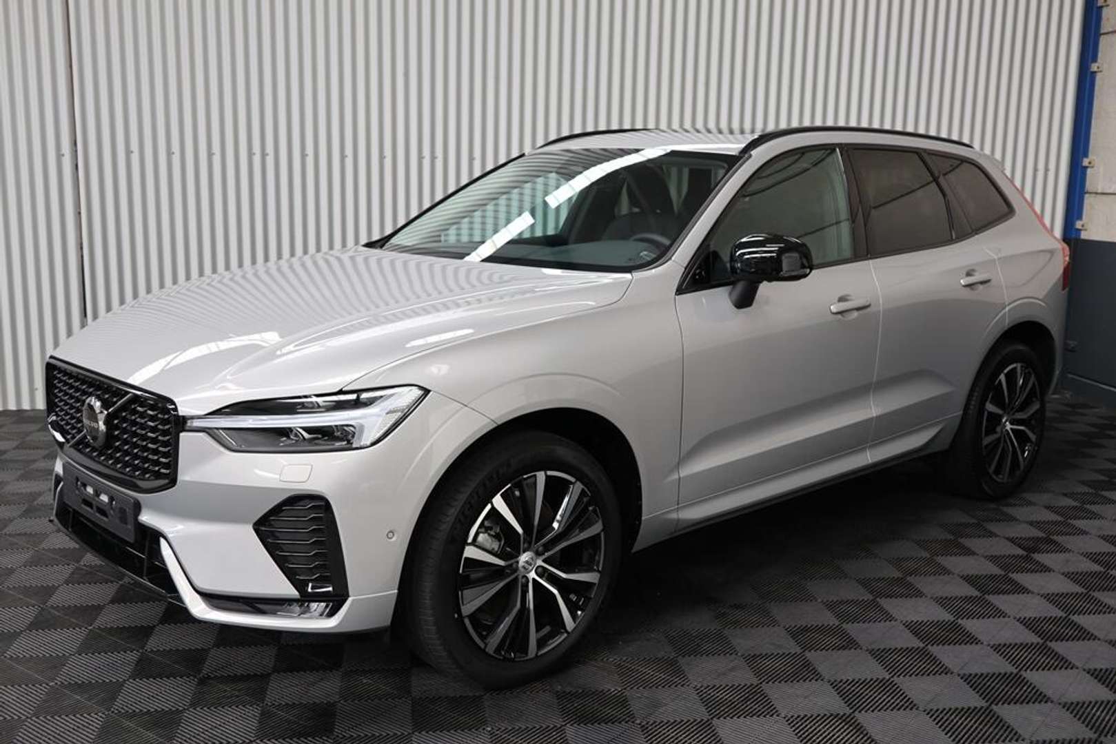 Volvo XC60 B4 Benzine Mild-Hybrid Plus Dark - 2023 - Joinsteer - #1