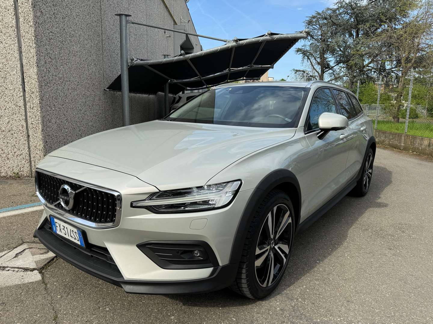 Volvo V60 Cross Country 2.0 D4 Pro - 2019 - Joinsteer - #1