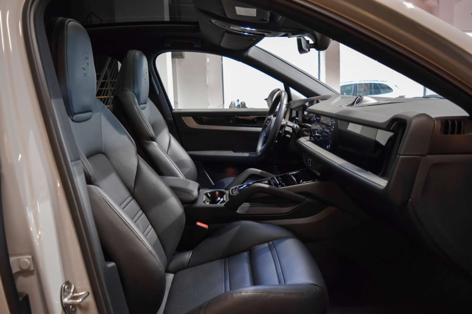 Porsche Cayenne III E-Hybrid - 2026 - Joinsteer - #6