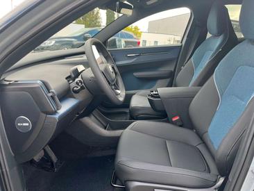 Volvo EX30 Plus Single M Extended Range RWD — photo 7
