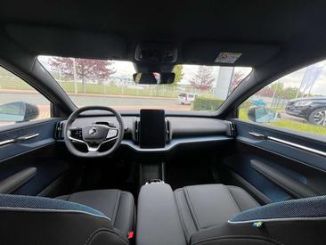 Volvo EX30 Plus Single M Extended Range RWD — photo 9