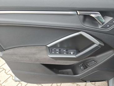 Audi RSQ3 — photo 15