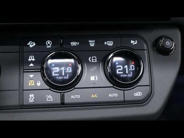 Land Rover Defender 110 P635 OCTA AWD Auto — photo 18