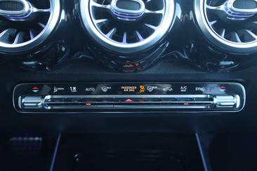 Mercedes GLB 200 Business — photo 31