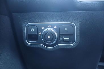 Mercedes GLB 200 Business — photo 33