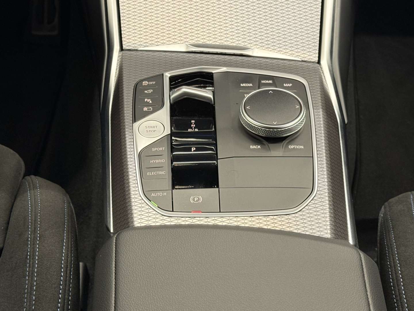 BMW 330e XDrive - 2025 - Joinsteer - #11