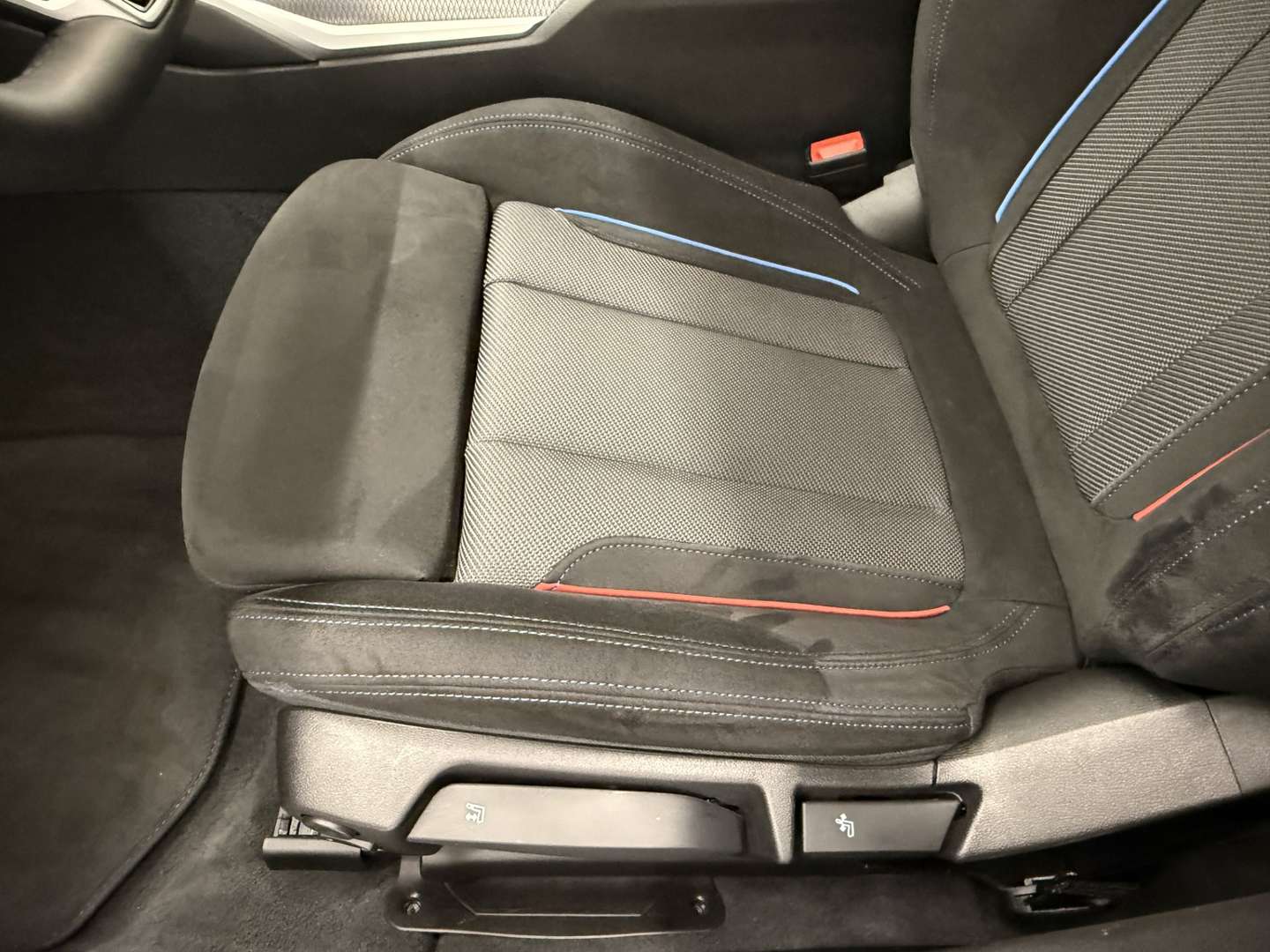 BMW 330e XDrive - 2025 - Joinsteer - #12