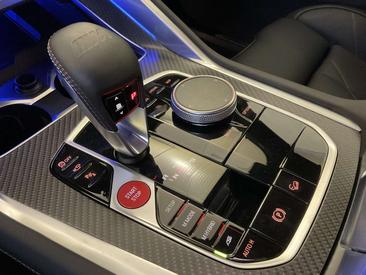 BMW XM 50e — photo 10