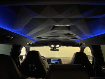 BMW XM 50e — photo 13