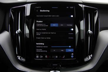 Volvo XC60 T6 Recharge R-Design — photo 31