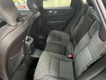 Volvo XC60 T6 Recharge Core — photo 8