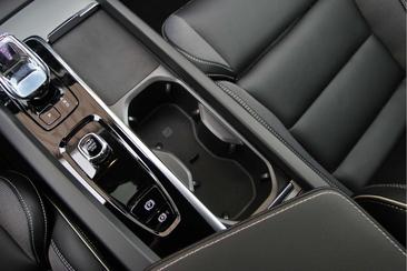 Volvo XC60 T6 Recharge R-Design — photo 36