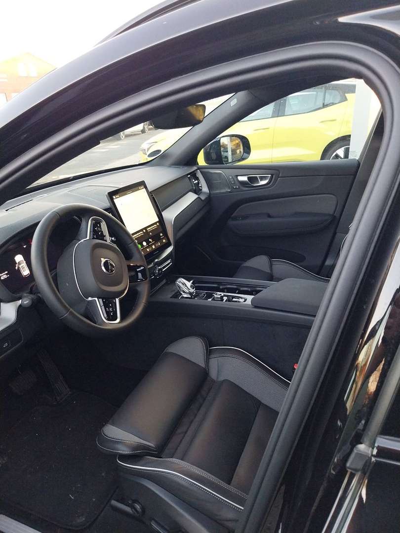 Volvo XC60 B5 Ultra Black Edition - 2025 - Joinsteer - #4