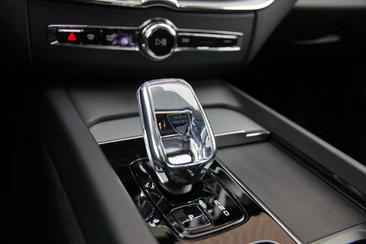 Volvo XC60 T6 Recharge R-Design — photo 21