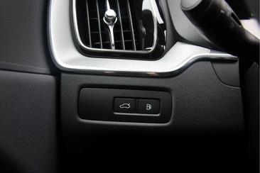 Volvo XC60 T6 Recharge R-Design — photo 37