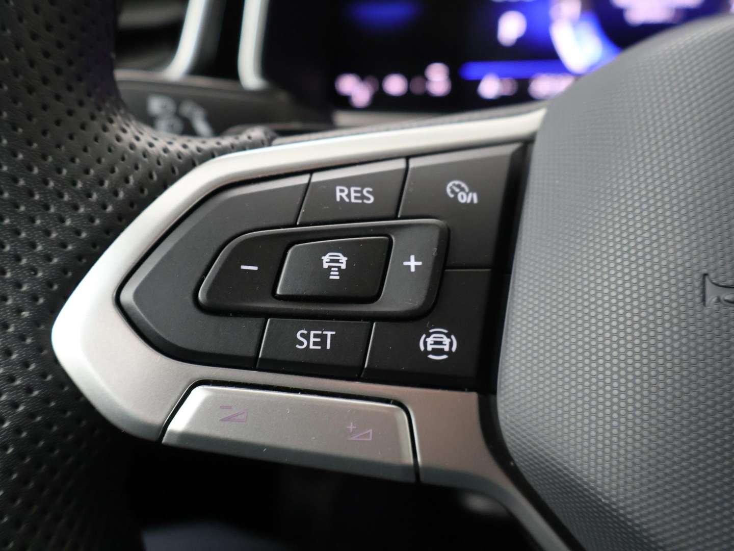 Volkswagen T-Roc R-Line - 2025 - Joinsteer - #8