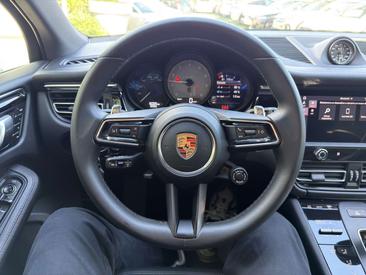 Porsche Macan S — photo 13