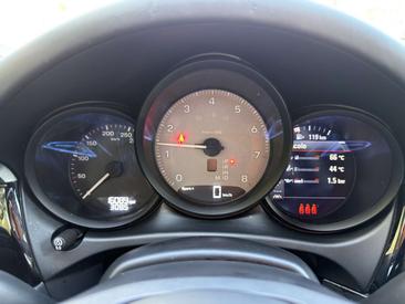 Porsche Macan S — photo 14