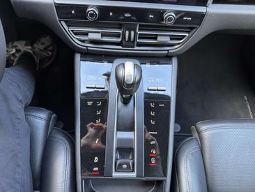 Porsche Macan S — photo 17