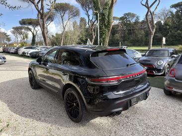 Porsche Macan S — photo 19