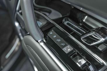 Land Rover Range Rover HSE Hybrid P550e Blackpack MY25 — photo 25
