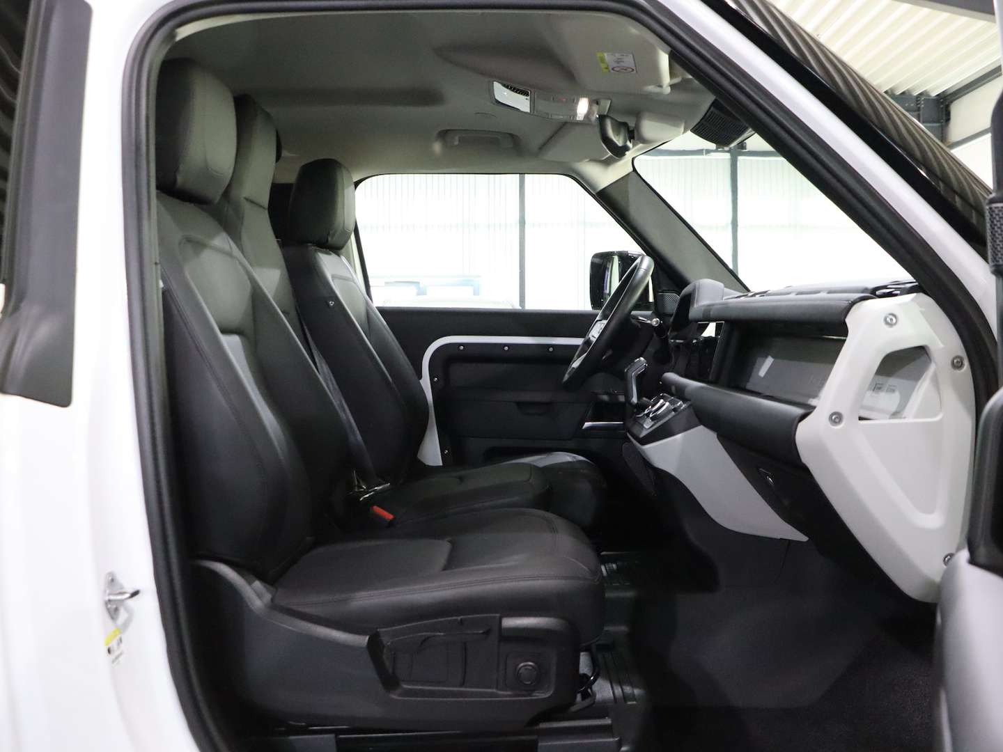 Land Rover Defender 90 D200 90S / 6-SITZER / PANORAMA-SEITEN - 2023 - Joinsteer - #22