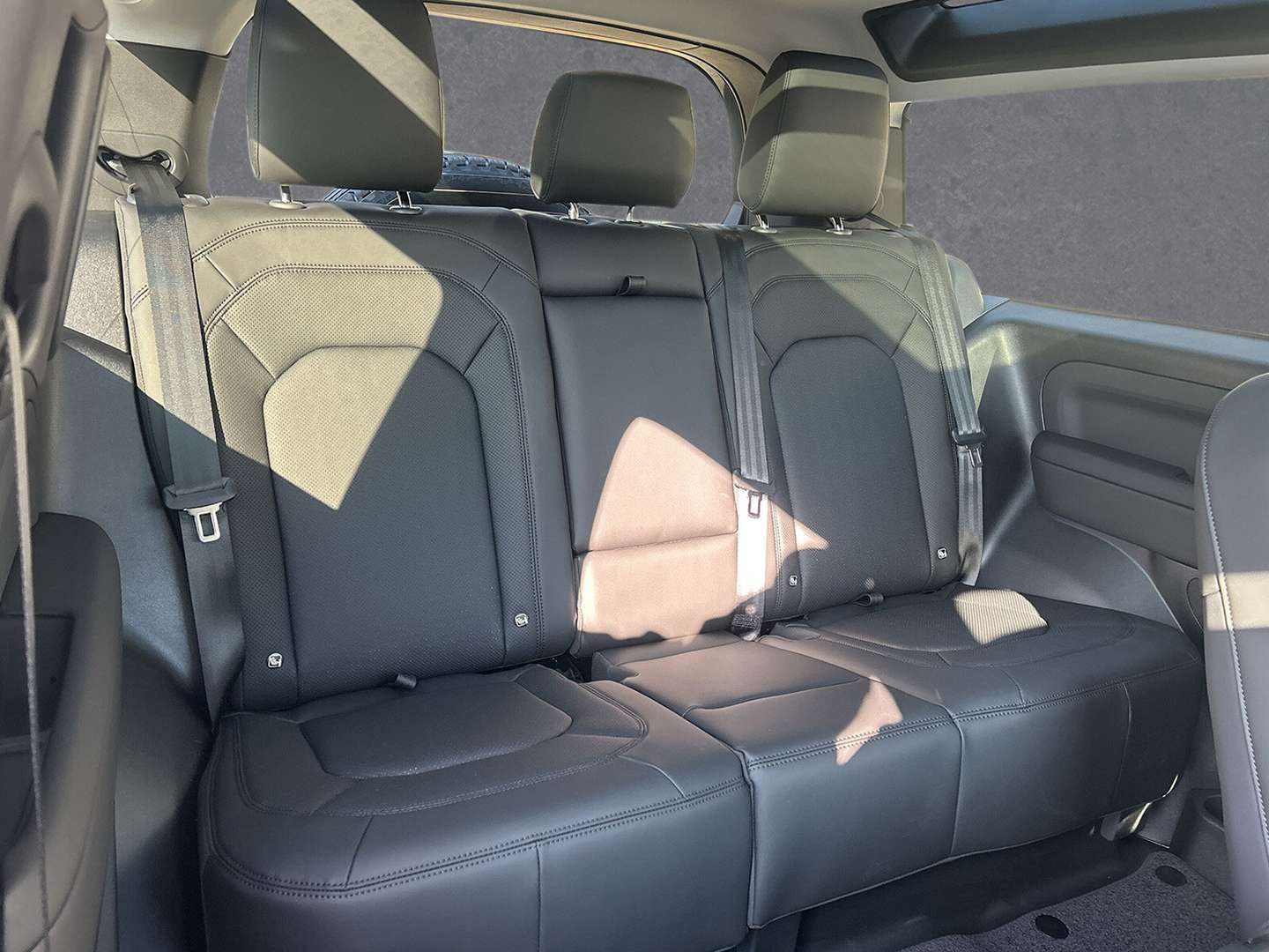 Land Rover Defender 90 S 20" AHK Pano CountyP Luftfed. D250 - 2026 - Joinsteer - #4