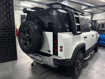 Land Rover Defender 110 — photo 9