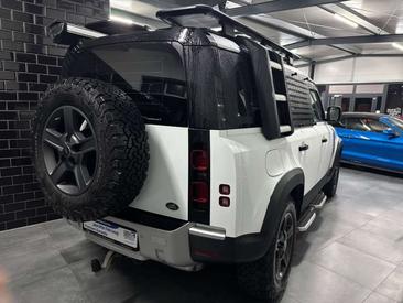 Land Rover Defender 110 — photo 11