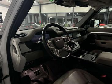 Land Rover Defender 110 — photo 15