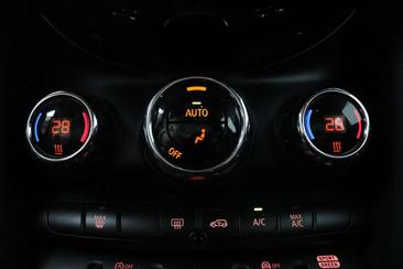 Mini Cooper Classic Cooper — photo 20