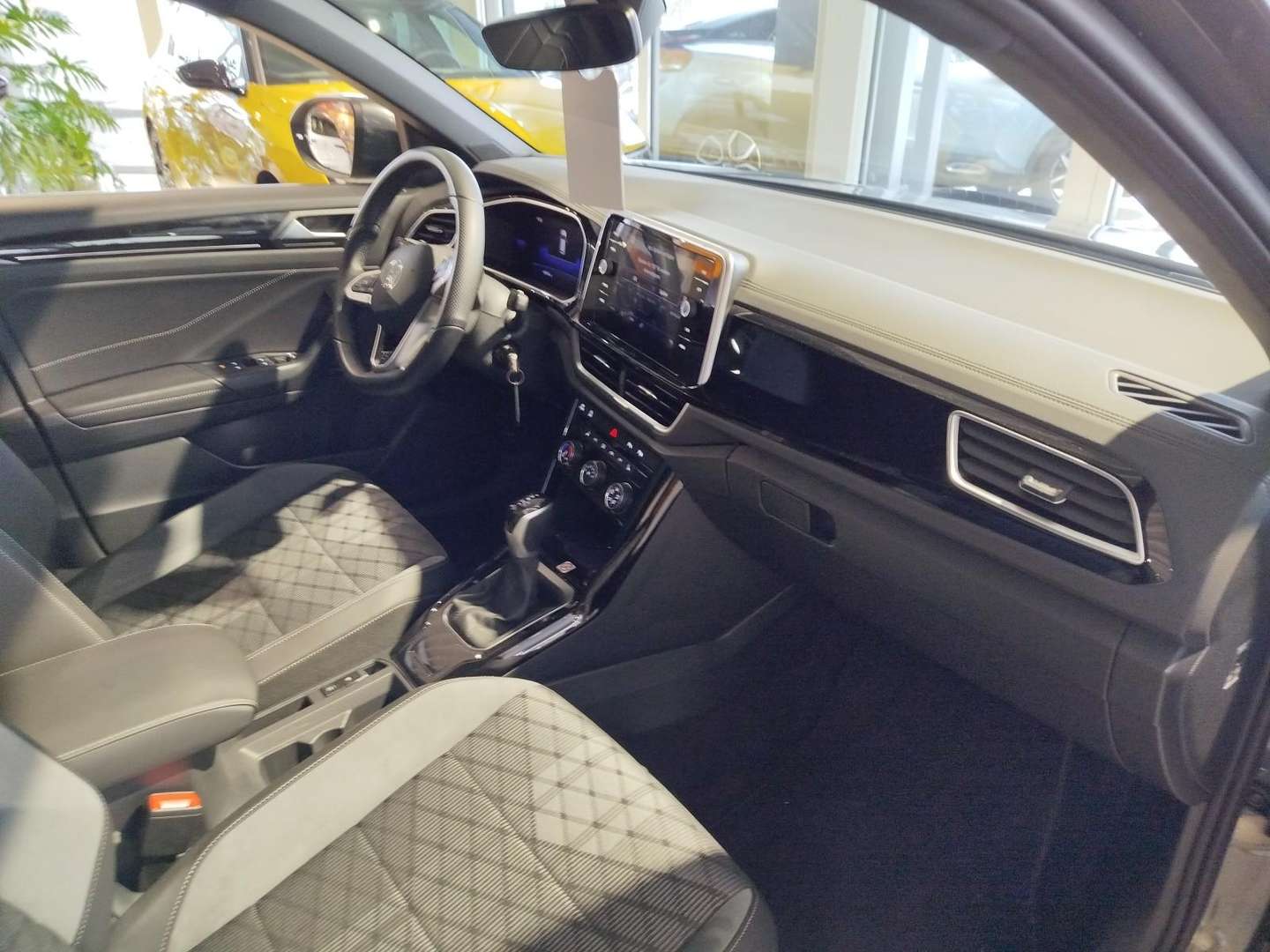 Volkswagen T-Roc R-Line - 2025 - Joinsteer - #7