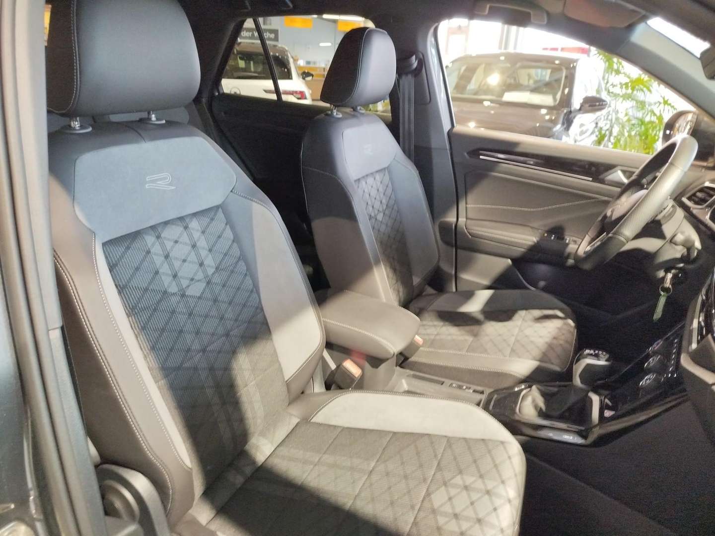 Volkswagen T-Roc R-Line - 2025 - Joinsteer - #8