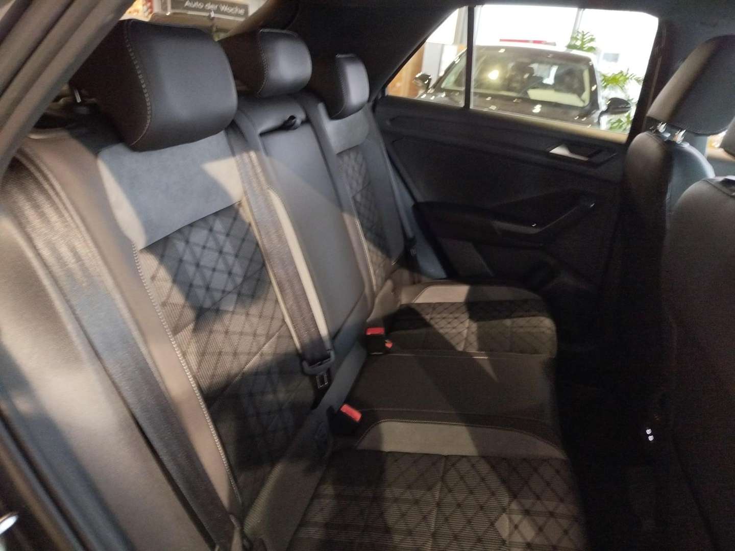 Volkswagen T-Roc R-Line - 2025 - Joinsteer - #9