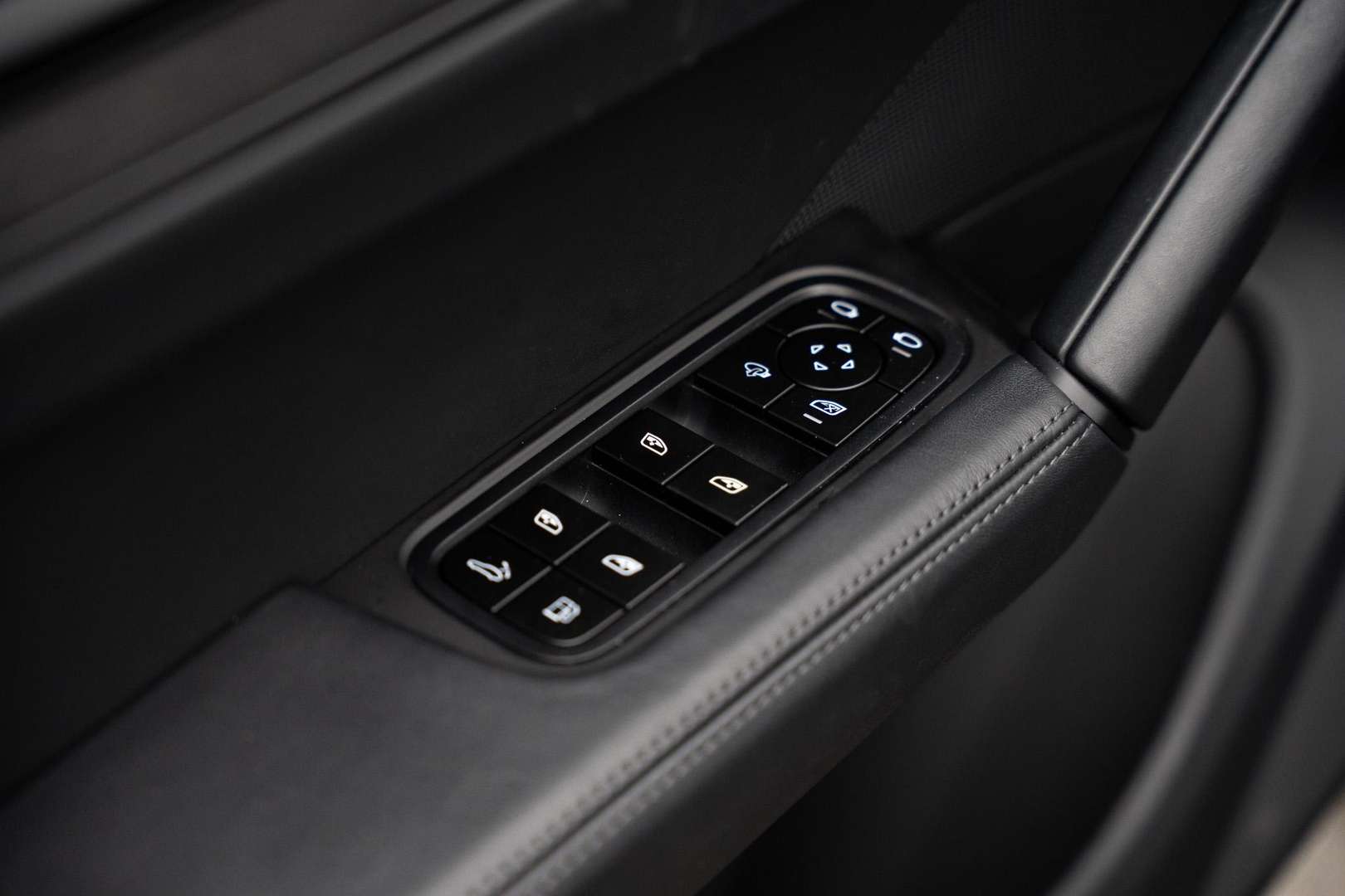 Porsche Cayenne III Turbo Black Edition - 2025 - Joinsteer - #18