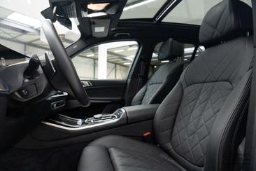 BMW X5 M Sport 50e — photo 17