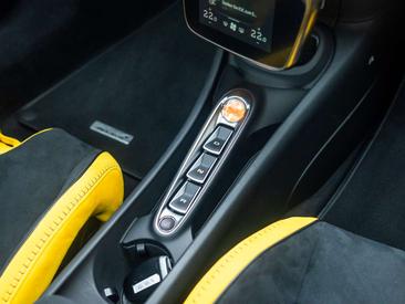 McLaren Artura — photo 24