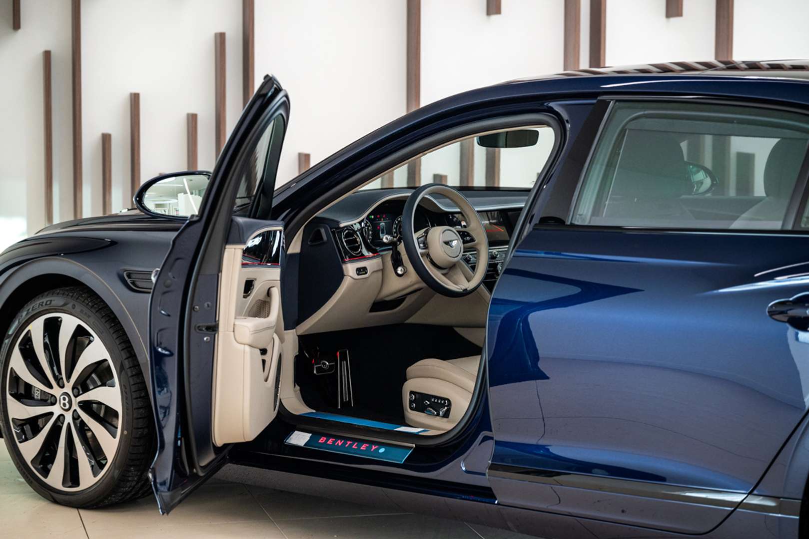 Bentley Flying Spur V8 Hybrid - 2026 - Joinsteer - #10