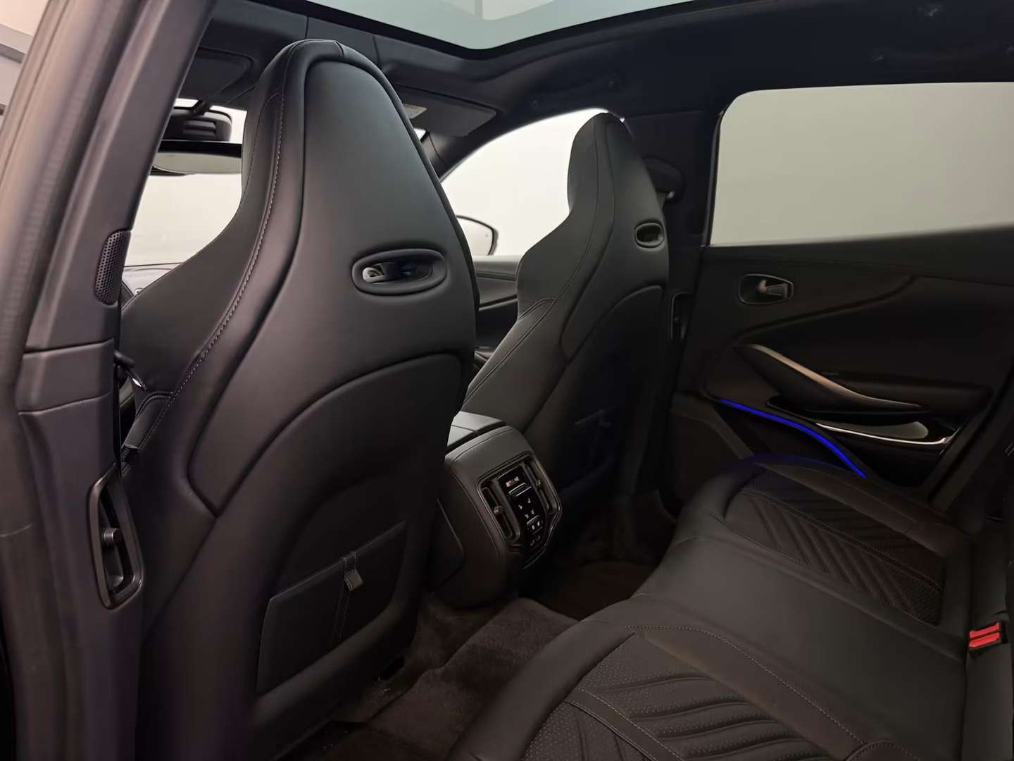 Aston Martin DBX 707CV 4.0 Autom. - 2024 - Joinsteer - #9