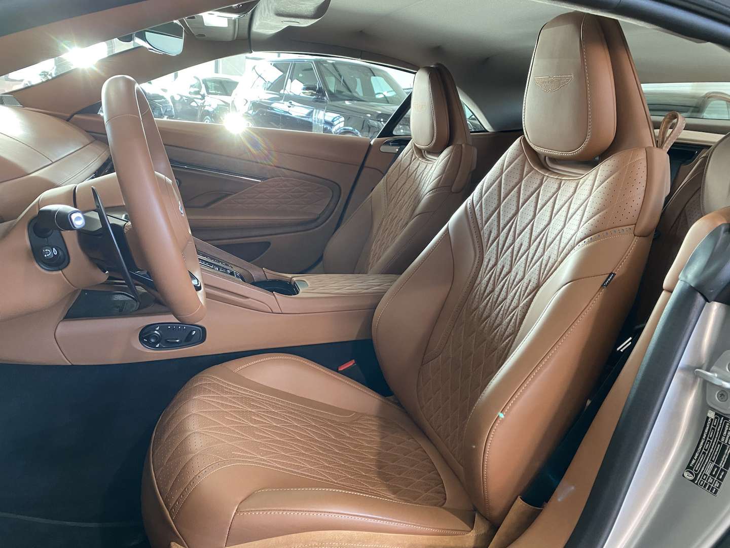 Aston Martin DB Volante Non Identifiée - 2024 - Joinsteer - #13