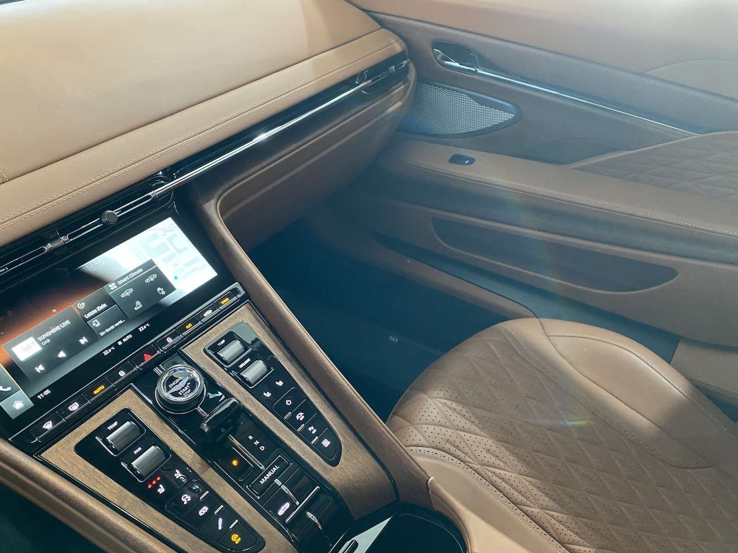 Aston Martin DB Volante Non Identifiée - 2024 - Joinsteer - #15