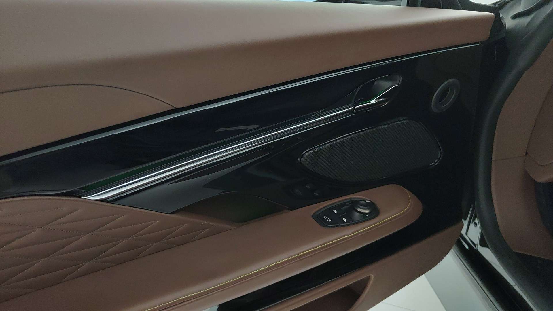 Aston Martin DB12 Volante 4.0 V8 Auto - 2024 - Joinsteer - #12