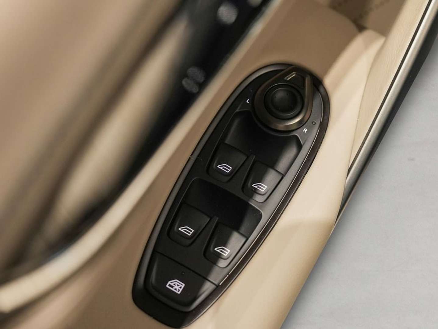 Aston Martin DBX DBX S - 2026 - Joinsteer - #29