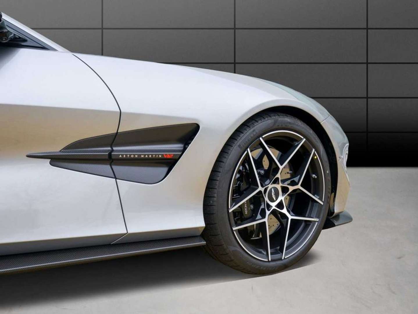 Aston Martin Vanquish Coupé - 2025 - Joinsteer - #5