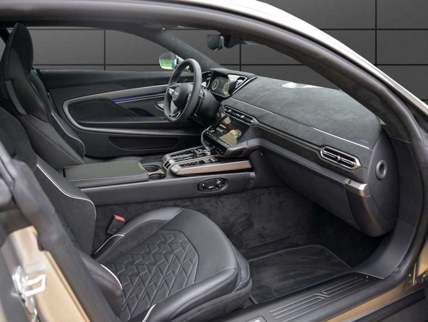 Aston Martin Vanquish Coupé - 2025 - Joinsteer - #15